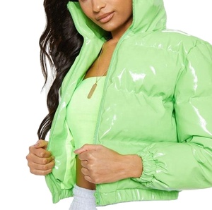 Veste matelassée courte pour femme, décontractée, hiver, vente chaude, OEM, manches longues, surdimensionnée, imperméable, coupe-vent, meilleure qualité, personnalisée - Product Image 3