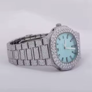 Reloj de lujo con diamantes de moissanita premium, con piedras brillantes y un estilo sofisticado para ocasiones formales, procedente de la India. - Product Image 2
