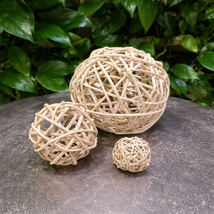Balles en rotin et saule petites pour lapins, oiseaux, perroquets / Jouet en rotin fait main pour hamsters, chats du Vietnam / Mme Alina - Product Image 1