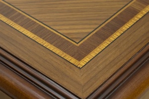 Mueble para TV Delson hecho de madera de teca maciza de alta calidad con dos puertas laterales abatibles y un cajón central para uso en interiores. - Product Image 3