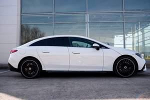 Bonne affaire pour un Mercedes-Benz EQE 500 4MATIC 2023 - Prêt à être expédié - Product Image 2