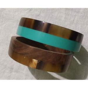 Brazaletes de Resina y Madera de Lujo, Aspecto Refinado, Accesorios de Joyería - Product Image 1