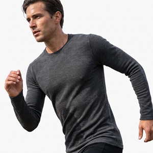 Haut de base en jersey 100 % polyester pour homme, manches longues, séchage rapide, performance, OEM ODM, vente en gros, usine, logo personnalisé sur le devant - Product Image 2