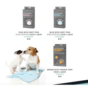 Serviette de séchage en microfibre FuzzYard bleue avec bordure grise (63 cm x 40 cm) pour chiots - Product Image 1