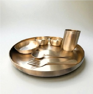 Juego de comedor de bronce hecho a mano por artesanos de Kansari, composición de cobre puro y estaño, plato tradicional thali, tazones, cuchara de vidrio, tenedor. - Product Image 3