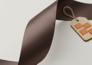 ริบบิ้นขนาด 25 มม. ผลิตจากโพลีเอสเตอร์ 100% ผ้าซาตินสองหน้า ทนต่อการหดตัว สีพื้น ซักได้ เหมาะสำหรับห่อของขวัญ - Product Image 3