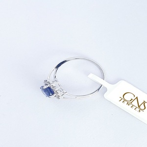 Bague sophistiquée pour femme en or 14 carats avec pierre ovale en saphir bleu, bijoux modernes en or jaune, collection élégante de mariage haut de gamme - Product Image 5