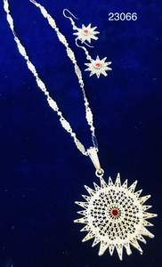 MOLL JEWELLERS Ensemble Collier et Boucles d'Oreilles Floraux Plaqué Or 24K Indien Tendance 0,3m Zircon pour Femme, Cadeau de Mariage et Fiançailles, Bijoux Micro - Product Image 3