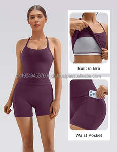 Ensembles d'entraînement 2 pièces pour femmes : Shorts cycliste taille haute avec poches, débardeurs dos nageur à soutien-gorge intégré, col en V, respirants et antibactériens - Product Image 2