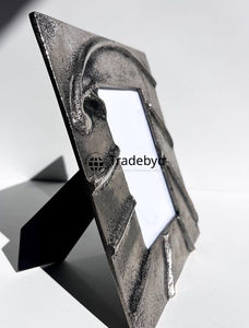 Cadre photo en métal élégant, accent décoratif de table par Tradebyd - Product Image 5