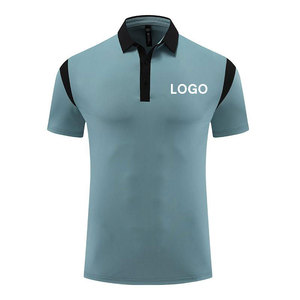 Chemise tendance pour homme à manches courtes bleue avec accents noirs, en tissu tricoté à séchage rapide, style décontracté, avec logo imprimé sur le devant et poche - Product Image 4