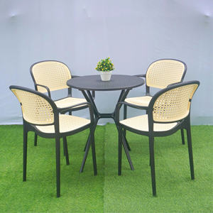 Chaise en plastique moulé imitation osier de couleur noire haut de gamme - Une chaise de jardin en plastique bien conçue - Product Image 1