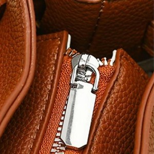 Sac fourre-tout en cuir véritable fait main, sac à main classique et tendance, fermeture éclair ouverte, bandoulière réglable, durable, spacieux, sac à main quotidien parfait - Product Image 2