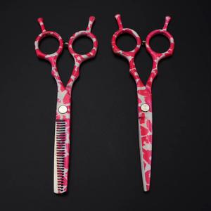 Tijeras de Peluquería Profesionales de Acero Inoxidable con Hoja Afilada para Diestros, Mango de Plástico con Patrón de Camuflaje Rosa, para Adelgazar el Cabello - Product Image 2