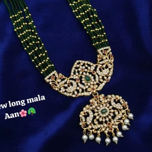 Nouvel ensemble de bijoux vintage en alliage plaqué or avec cristaux, comprenant des boucles d'oreilles et un Maang Tikka, idéal pour mariages, fiançailles, fêtes et anniversaires. - Product Image 1