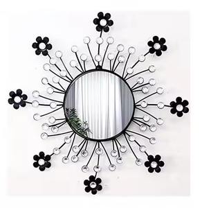 Espejo metálico moderno y atractivo que complementa diversas temáticas de decoración con versatilidad y estilo. - Product Image 3