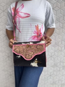 Nuevo bolso de hombro de cuero vacuno genuino, hecho a mano, estilo gitano bohemio, con cierre de solapa. - Product Image 2