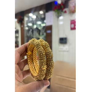 Radiant - Juego de Dos Brazaletes de Moda de Moissanita Clásica con Destellos Impresionantes de Primera Calidad, Chapados en Oro sobre Latón, para Bodas de Mujer - Product Image 1