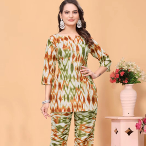 Ensemble Coordonné Femme Imprimé Écologique Olive Col Rond Décontracté pour Vacances Vente en Gros d'Inde Kiran Nexus Tailles S à 3XL - Product Image 1