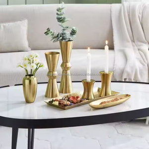 Florero de latón elegante artesanal para decoración del hogar, centro de mesa de sala de estar con acabado brillante moderno de Azora Industries - Product Image 3