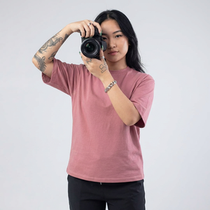 เสื้อยืดผู้หญิงคุณภาพพรีเมียม ผ้าฝ้าย 100% 240 GSM ทรงหลวม ระบายอากาศดี ดีไซน์ล่าสุด พิมพ์โลโก้ตามสั่ง สำหรับฤดูร้อน - Product Image 5
