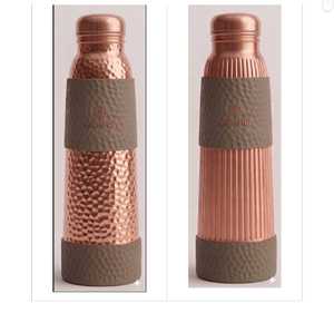 Botella de Agua Portátil Reutilizable Hecha a Mano con Cobre Puro al 99.9%, 950-1000ml, Recipiente Ayurvédico para Bienestar, Bolsa de Yute Ecológica, Caja de Regalo - Product Image 1