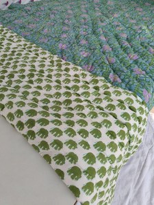 Couverture de lit en coton 100% Razai, taille Queen, à motifs floraux, fabriquée à la main en Inde, style Jaipuri, imprimé Sanganeri, douce et légère. - Product Image 4