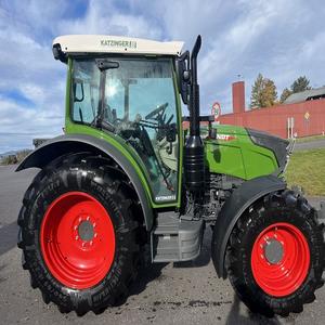 Tractor Fendt 209 Vario, máquina agrícola duradera que ofrece un servicio fiable y un rendimiento potente en todas las tareas agrícolas. - Product Image 1