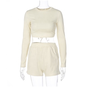 Top chaleco y pantalones cortos de dos piezas pantalones de logotipo personalizado de verano 2022 llegada ropa de mujeres activas entrenamiento 2 PC Set - Product Image 2