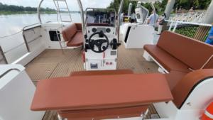 Yacht à voile 27 pieds, moteur in-bord, sport, sur mesure |   Visite d'usine et expérience de voyage de luxe |   Dimensions : 840,7 L x 459,7 W x 205,7 H cm - Product Image 4