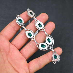 Collier de luxe personnalisé en argent sterling avec apatite verte synthétique et perle de culture d'eau douce en forme de poire, idéal pour un cadeau de mariage - Product Image 4