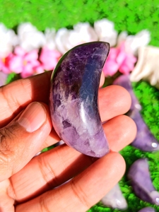 Chakralume Améthyste Chevron Naturelle Courbée en Forme de Lune, Sculptée à la Main, Cristal Violet de Guérison, Pierre Précieuse pour Méditation, Reiki, Énergie des Chakras, Décoration - Product Image 5