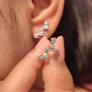 Pendientes de Diamantes Moissanite con Corte Redondo Brillante, Oro Blanco de 14K, Joyería Fina Moderna y Minimalista para Mujer - Product Image 2