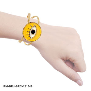 Pulsera artesanal de latón con un ojo de esmalte amarillo diseñado para la salud, la claridad mental y el armonía espiritual. - Product Image 5