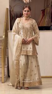 Ensemble indien pakistanais en tissu crème brodé, style Anarkali, avec collier ras-de-cou en perles et boucles d'oreilles, pour mariage et fêtes - Product Image 4