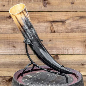 Corne à boire médiévale Viking faite à la main en véritable corne naturelle avec la meilleure qualité fabriquée par Tayyab Handicraft - Product Image 6