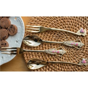 Juego de Cubiertos de Lujo Dorados con Diseño Floral Vintage, Juego de Cubiertos de Acero Inoxidable, Cuchara y Tenedor para Postre, Regalo de Boda - Product Image 4