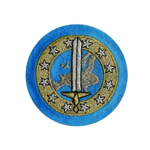 Badges de blazer brodés en fil de soie OEM en gros, broderie purement artisanale, badges de mode avec votre propre logo à vendre 2026 - Product Image 4