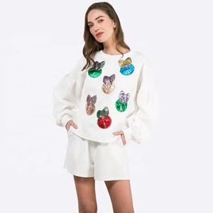 Conjuntos de 2 Piezas para Mujer, Ropa Femenina, Shorts, Conjunto de Dos Piezas con Bordado de Campanas Navideñas, Suave al Tacto - Product Image 1