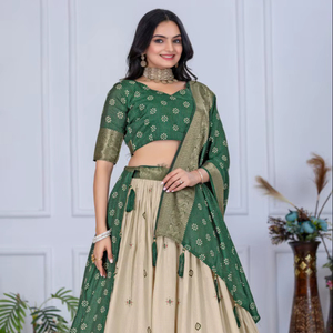 Présentation de notre dernière collection de lehenga en tissu Lichi lourd avec bordure jacquard. - Product Image 1