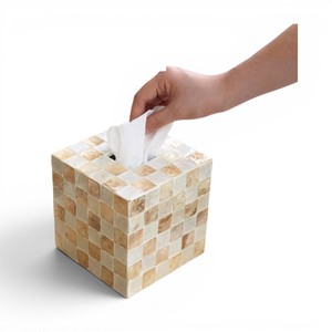 Boîte à mouchoirs en bois faite à la main avec incrustation de nacre pour la décoration de la maison - Product Image 3