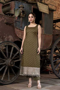 Ensemble Kurta Oliviya en Chanderi, ensemble Kurti 3 pièces en Chanderi avec col carré, Kurta sans manches en Chanderi et pantalon avec dupatta - Product Image 2