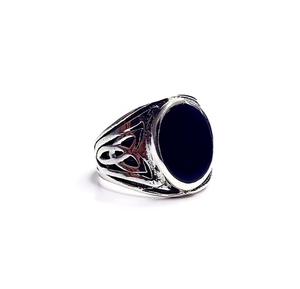 Bague pour homme en argent 925 avec nœud celtique vintage et grande pierre ovale en onyx noir, anneau ajouré, vente en gros - Product Image 2