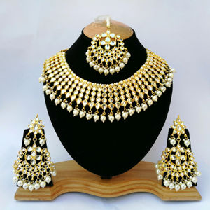 Conjunto de Joyería Clásico y Moderno de la India para Compromiso, Boda o Fiesta, con Cristales Tradicionales, Kundan, Perlas de Imitación y Baño de Oro para Mujer - Product Image 1