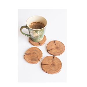 Posavasos de madera con diseño clásico y pulido para mesa en hogares y restaurantes. - Product Image 1