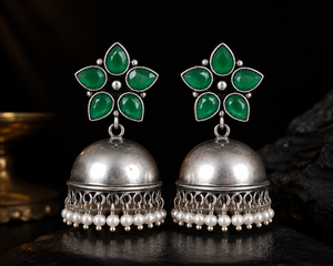 Boucles d'oreilles pendantes Jhumka indiennes multicolores en argent oxydé à motif floral pour femmes - Fournisseur en gros - Product Image 5
