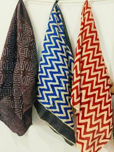 Pañuelo Cuadrado Étnico de Algodón Hecho a Mano Naaz Textile, Estampado Floral, Juego de Pañuelo para el Cuello, Ideal para el Verano, Suave al Contacto con la Piel - Product Image 3