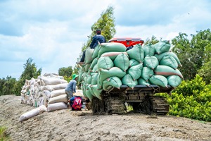Tracteur à chenilles multifonction HOGICO HG80VN Turbo 80HP avec moteur Yunnei, boîte de vitesses, roulement et chenilles en caoutchouc pour travaux lourds - Product Image 2