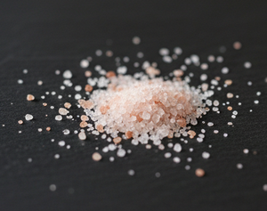 Sal Comestible Rosa Fina de 03 a 05 mm, Sal de Roca Rosa Comestible de 45 mm, Sal Rosa Claro de Grano Grande, Mineral Natural para Cocinar y Sazonar - Product Image 3