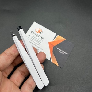 Pince à sourcils professionnelle en acier inoxydable durable noir blanc ensemble de ciseaux Logo personnalisé avec pince à sourcils pointue inclinée - Product Image 2